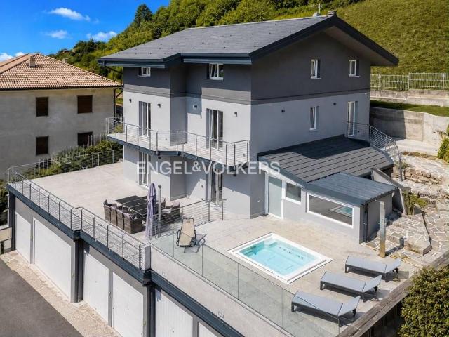Esclusiva villa in vendita Casargo, Lombardia