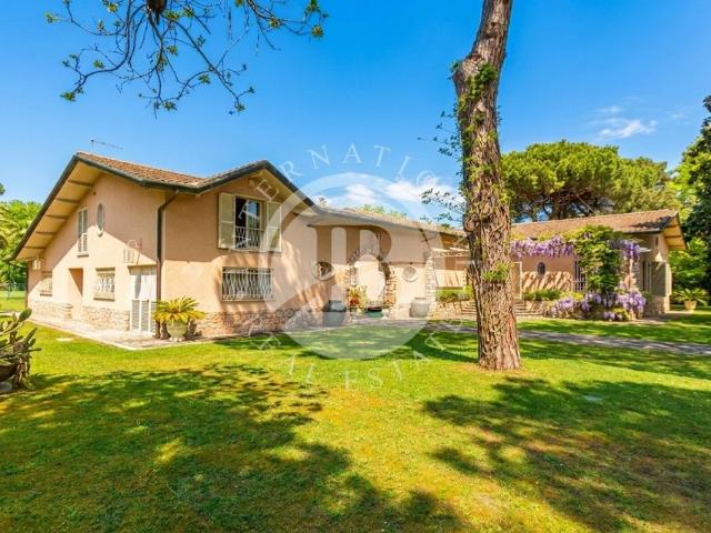 Esclusiva villa in vendita Ronchi, Massa, Toscana