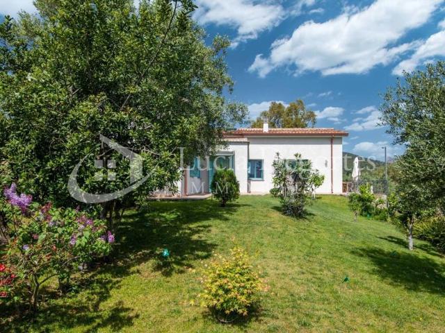 Prestigiosa villa di 385 mq in vendita, Strada Statale Orientale Sarda, Olbia, Sardegna