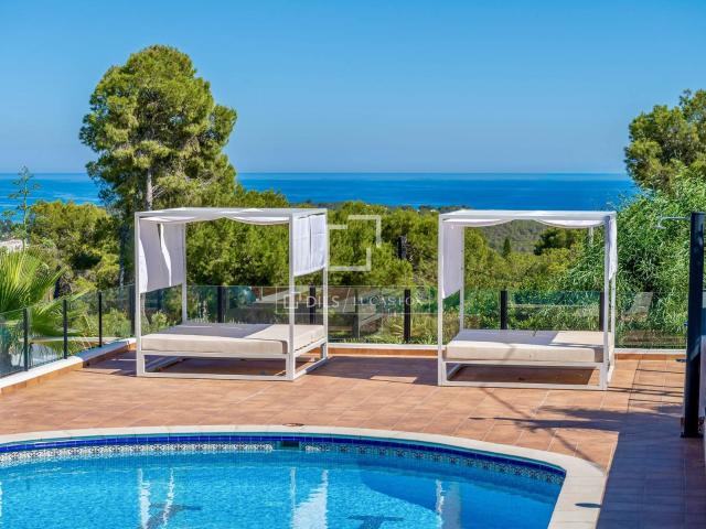 Escondida entre frondosos jardines mediterráneos y rodeada d. 227m² Altea la Vella