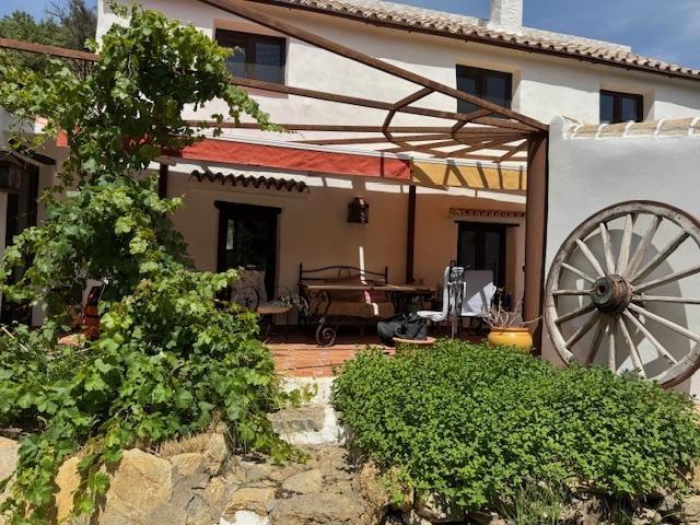 Escondida entre las tranquilas colinas de Casares, justo más. 175m² Casares