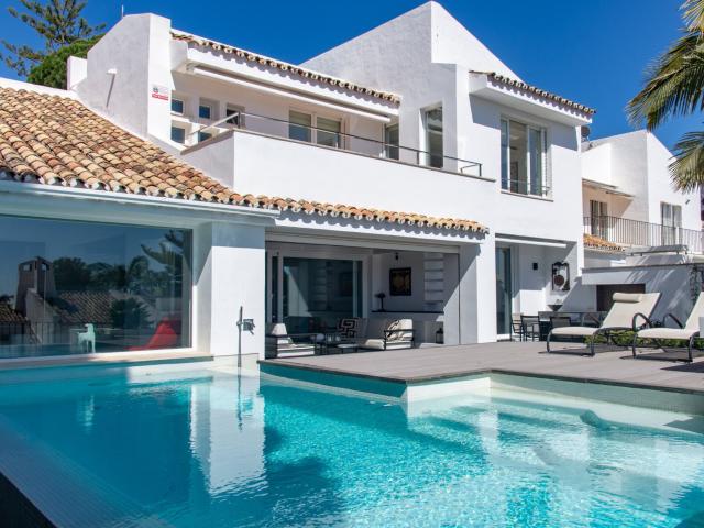 Escondida en una aislada calle sin salida dentro de la prest. 385m² Marbella