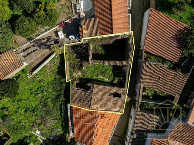 Escondida numa rua tranquila no coração de Marmelete, esta r. 47m² Monchique