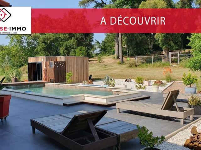 Proche océan: Superbe maison avec prestations de haut de gamme sur un terrain arboré de 8000 m² environ