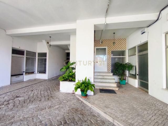 Escritório c/ Garagem | Marinha Grande