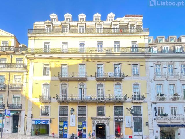 Escritório Mobilado, Recepção, 3 gabinetes + sala de reunião, e com garagem