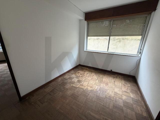 Escritório no 1º andar possível de ser transformado em habitação