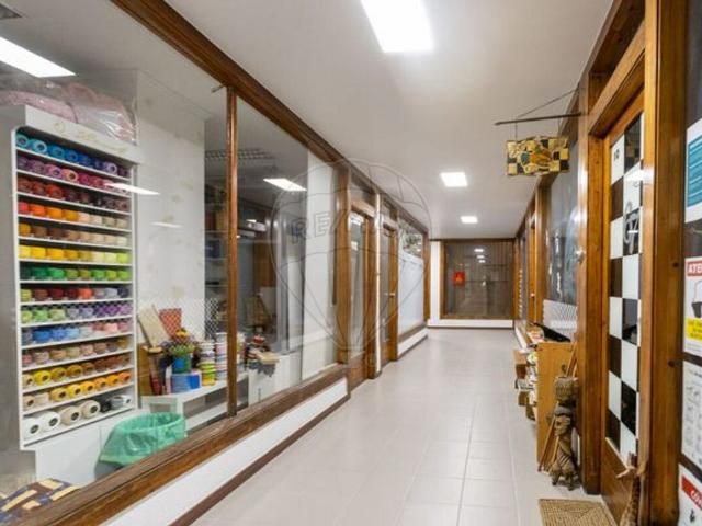 Escritório à venda em Almada