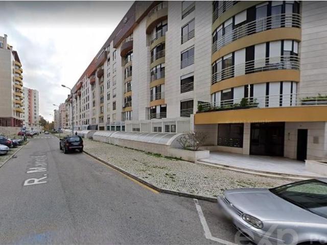 Escritório amplo com 2 estacionamentos