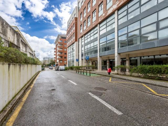 Escritório com 122 m² e 3 lugares de estacionamento no Parque das Nações