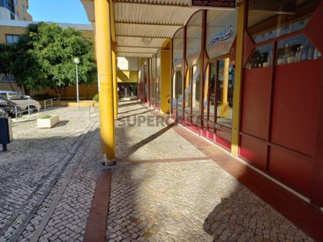 Escritório com estacionamento