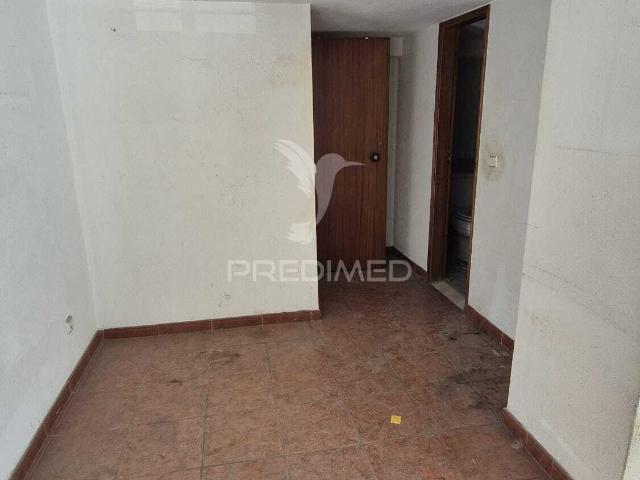 Escritório Duplex com Terraço no Centro do Laranjeiro, Almada