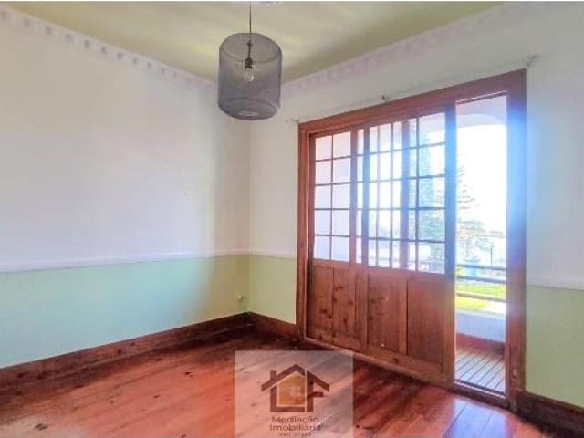 Escritório de 14m2 em 2º piso com vista para a baia do Seixal