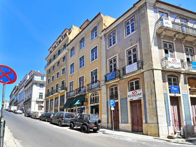 Escritório em prédio pombalino na Rua da Madalena N.90, em plena Baixa de Lisboa. Para Venda