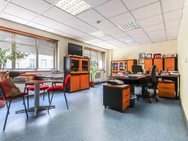 Escritório /Espaço Comercial Triplex no Conde Redondo c/680 m2
