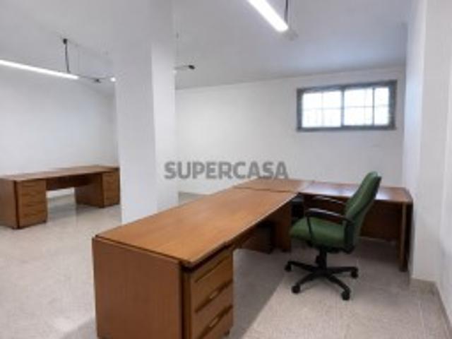 Escritório espaçoso em Idanha