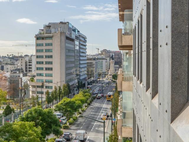 Escritório / Habitação para Arrendar – No centro de Lisboa, junto ao marquês do Pombal
