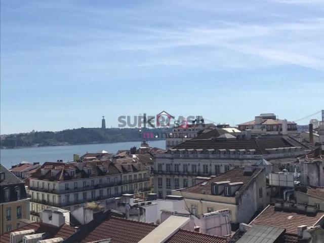 Escritório localizado no Chiado, em Lisboa, com 44 m²