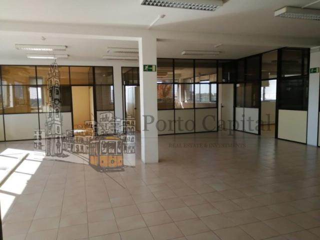 Escritório para arrendamento com uma área 270m2 em leca Palmeira