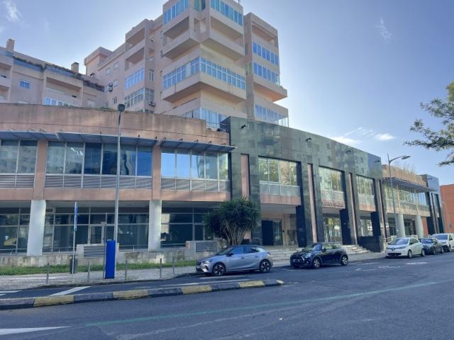 Escritório para arrendamento em Sete Rios com 1.960 m2