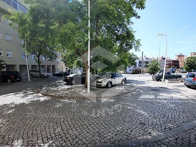 Escritório situado em Almada