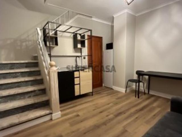 Escritório transformado em Apartamento T1