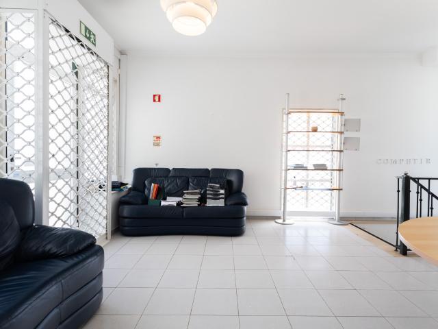 Escritório Versátil de 137m² em São Domingos de Rana!