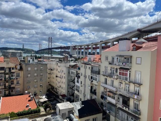 Escritório Vista Rio e Ponte 25 Abril Alcantâra / Lisboa