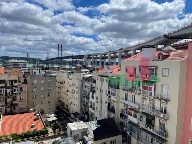 Escritório Vista Rio e Ponte 25 Abril Alcantâra / Lisboa