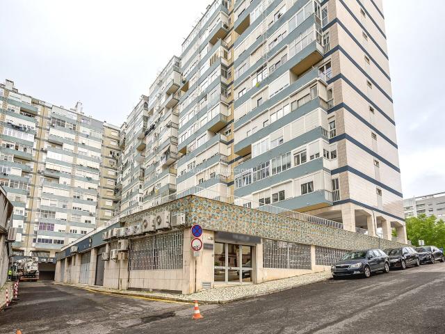 Escritório 282m² de área bruta privativa, com 12 salas, em Benfica