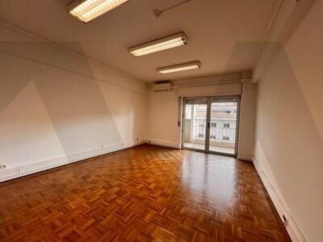 Escritórios no Campo Pequeno 52m² para arrendar