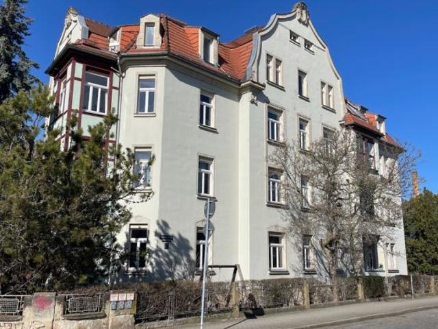 ESDI+ Top Altbau Chance: 3 Zimmer zum Selbstausbau mit Balkon und Einbauküche