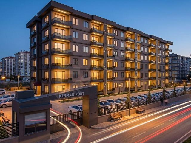 ESENBOĞA DA YÜKSELEN MODERN PROJE KİRMAN PORT 1+1