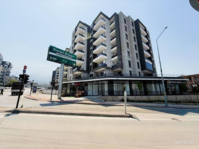 ESENEVLER CADDE ÜSTÜ PRESTİJLİ DÜKKAN
