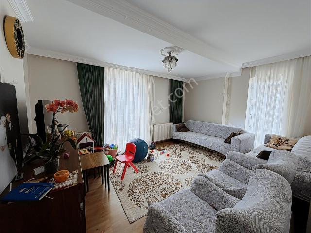 Esenevler De Satılık 2+1 Daire Mutfak Salon Ayrı