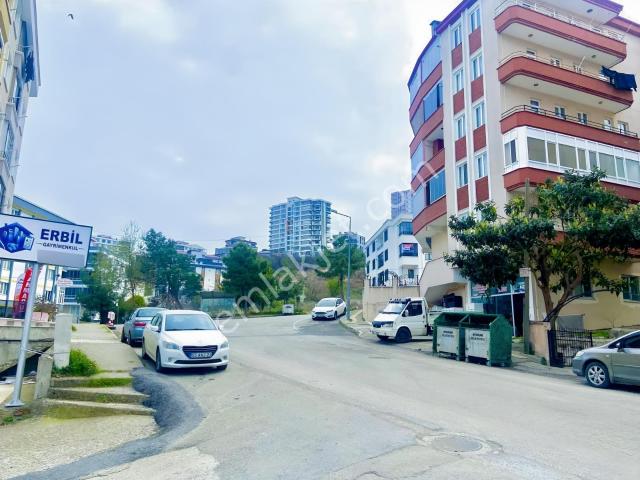 Esenevler Mahallesinde Geniş, Yenilenmiş 4+1 Satılık Daire