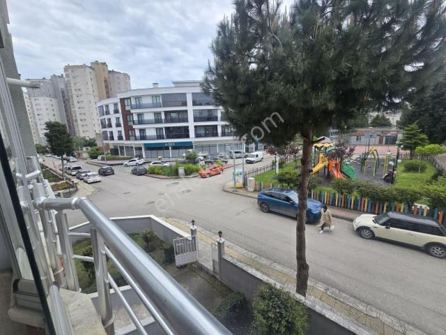 Esenevlerde Tramvay Altında Merkezi Konumda Kiralık 3+1