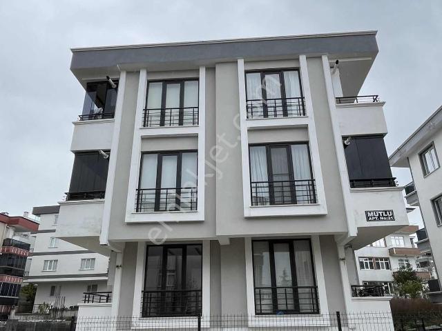 Esenevlerde Tramvaya 300m Eşyalı Kiralık 1+1 Daire