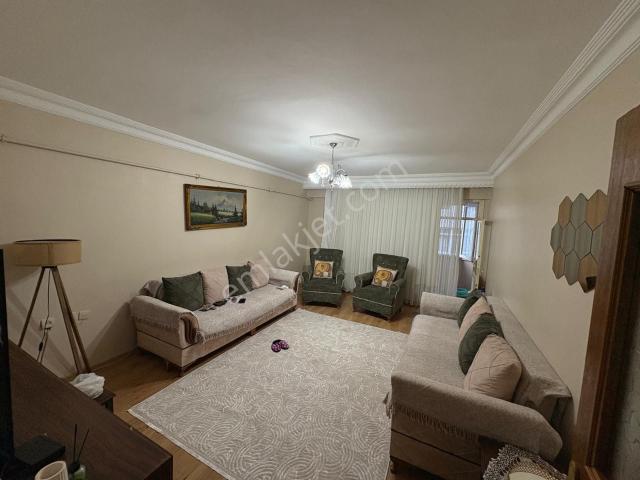 Esenler Ninehatun Mahallesinde /2+1/90m2/3. Kat/ Satılık Daire