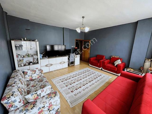 Esenler Fatih Mahallesinde Köşe Başında 125 M2 Satılık 2+1 Daire