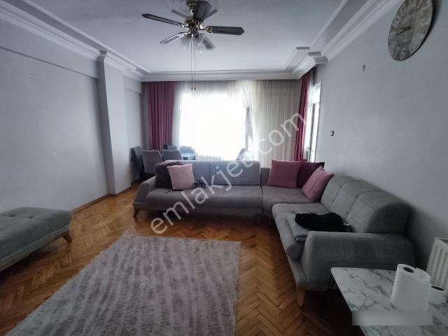 Esenler Tabya Da 1. Kat. 3+1 150 M2 Masrafsız Faire