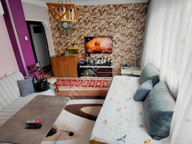 Esenlik Mahallesinde 2+1 2. Kat Doğalgaz Kapıda İçi Yapılı
