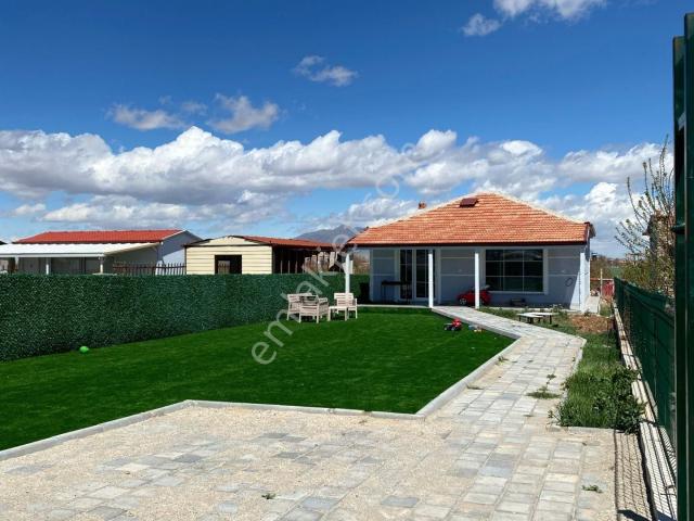 Esentepe'de Merkez'e 9km Uzaklıkta 365m² Alanlı 2+1 Betonarme Evli Özel Yapım H0bi Bahçesi
