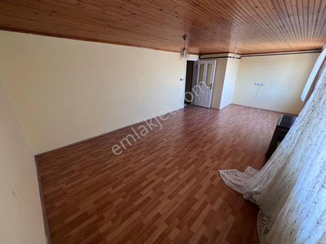 Esentepe'de Kiralık Çatı Katı Daire