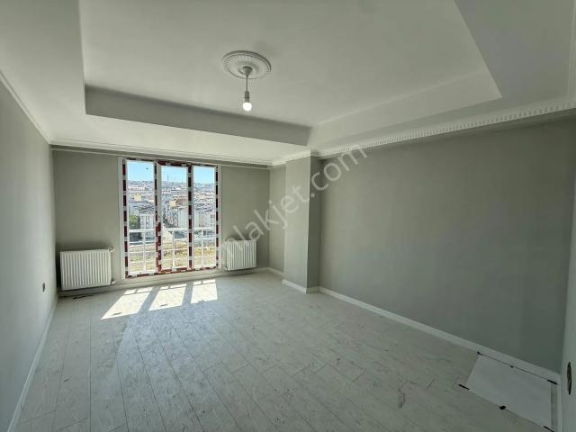 Esenyurt 'ta Sıfır Acill Satılık Full Cephe 2+1 Geniş Daire