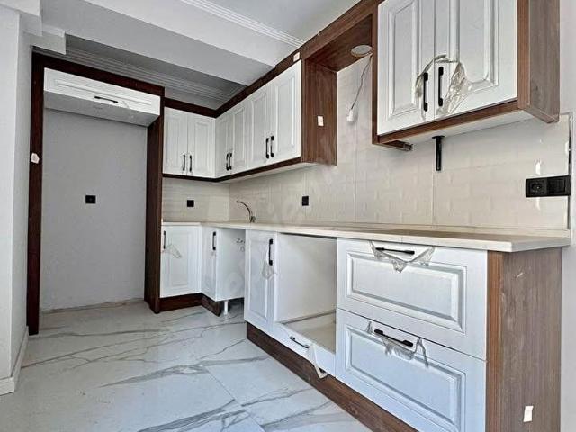 ESENYURT TURGUT ÖZAL MAHALLESİ'NDE METROBÜSE YAKIN YÜKSEK GİRİŞ 2+1 DAİREMİZ