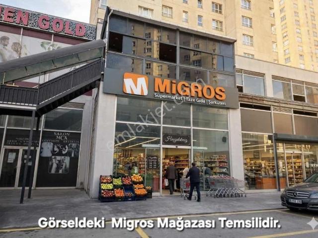 Esenyurt Ana Cadde Üzeri Geniş Kullanımlı İskanlı Satılık Dükkan