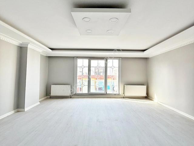 Esenyurt Bağlarçeşme Caddesi 2+1 Ara Kat 90m2 20.000 Tl
