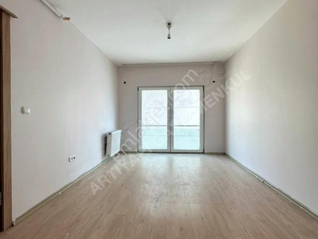 Esenyurt Fi Towers Sitesinde Havuz Cephe 1+1 Boş Satılık Daire