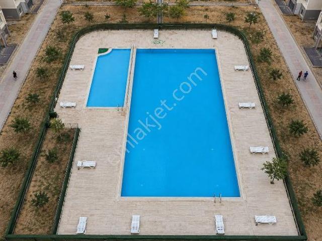 Esenyurt Fitowers Sitesinde Eşyalı 2+1 Havuz Manzaralı Daire